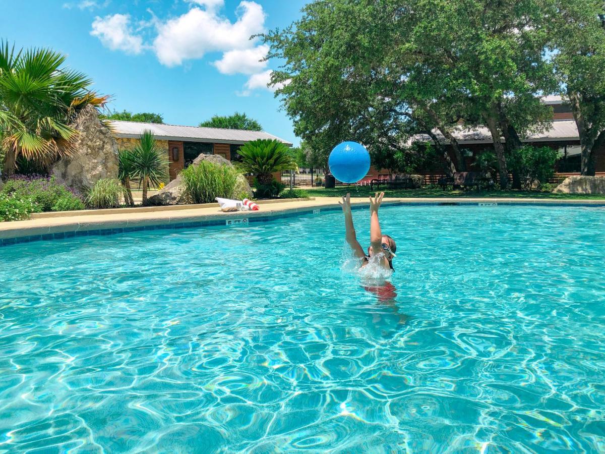 Sun Outdoors Lake Travis Hotel Hudson Bend Exterior photo